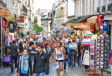 A busy rue de Steinkerque